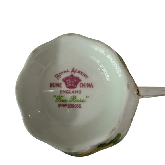 Royal Albert Tea Rose England Bone China Teacup and Saucer 839056 Vintage tea. - Picture 4 of 5